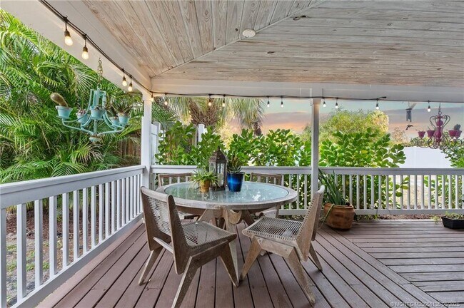 Building Photo - 508 SE Balboa Ave