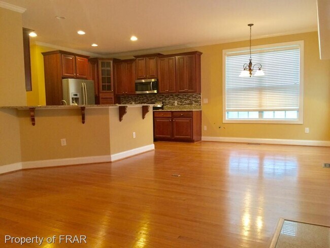 Building Photo - 586 Ruth Cir