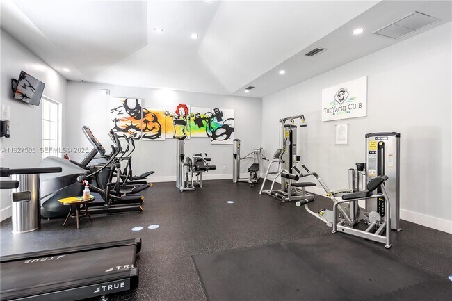 Building Photo - 19601 E Country Club Dr