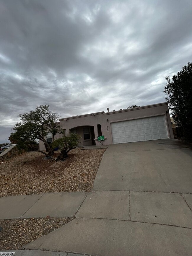 Building Photo - ***COMING SOON*** ^^^Accepting Applications 2/16/26^^^ Spacious 3 Bedroom 2 Bathroom house.