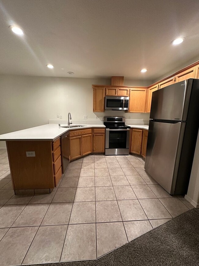 Building Photo - 3 bed 3.5 bath Townhome available on Rd 68!