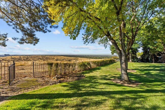 Building Photo - Fully Furnished Luxury Estate in Boise's Lower Highlands