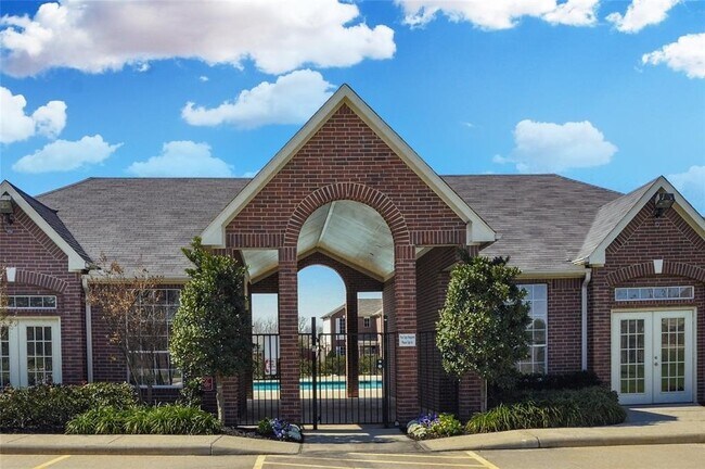 Building Photo - 15111 Longleaf Frst Dr