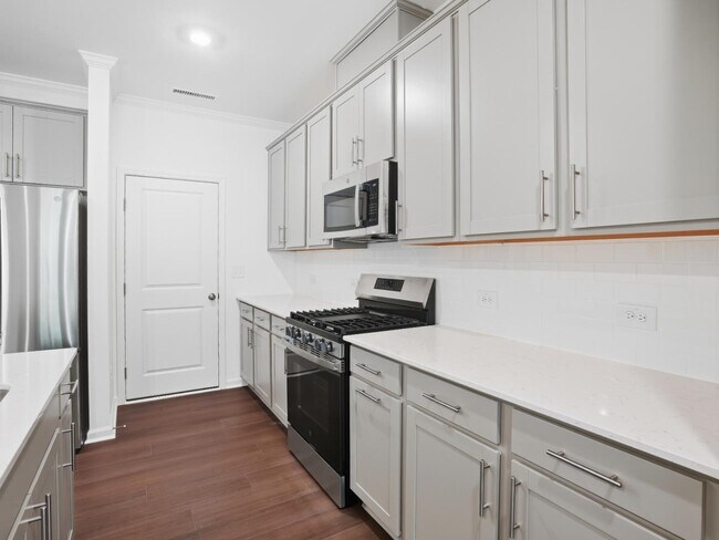 Building Photo - 214 Deercroft Dr
