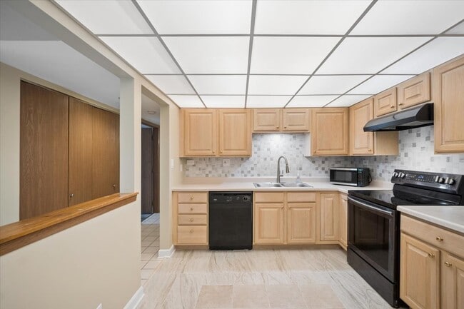Building Photo - 475 Plum Creek Dr
