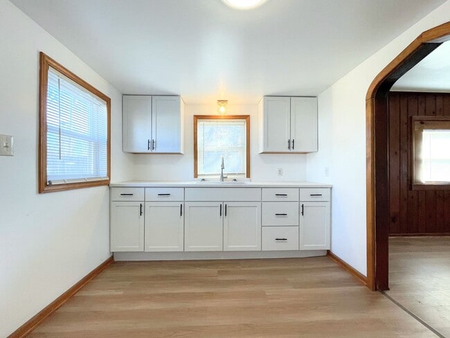 Building Photo - Two Bedroom Home with Detached Garage