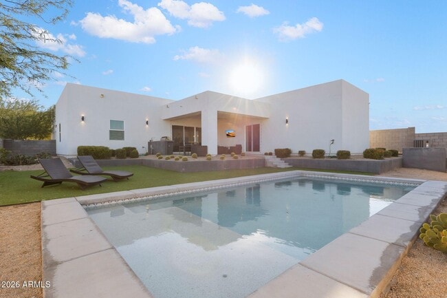 Building Photo - 2252 E South Mountain Ave