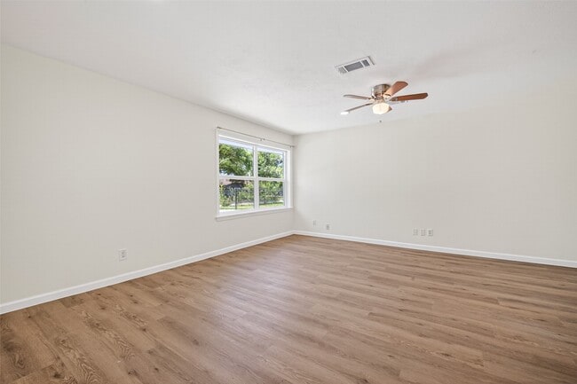 Building Photo - 7950 Longridge Dr