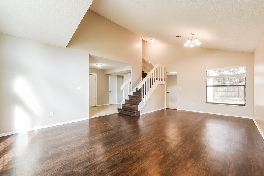 Building Photo - 2733 Peggy Dr