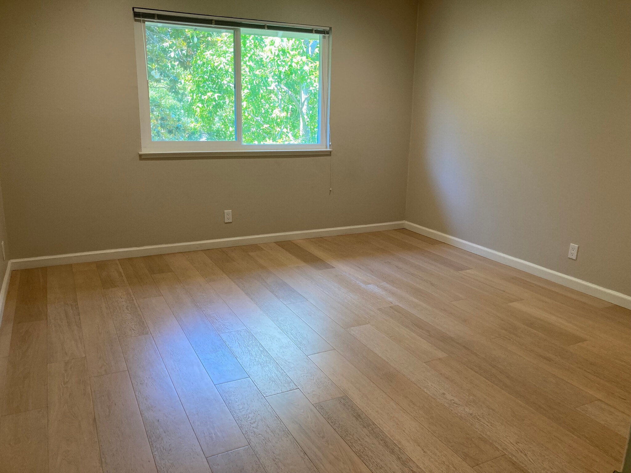 Building Photo - 21 Willow Rd