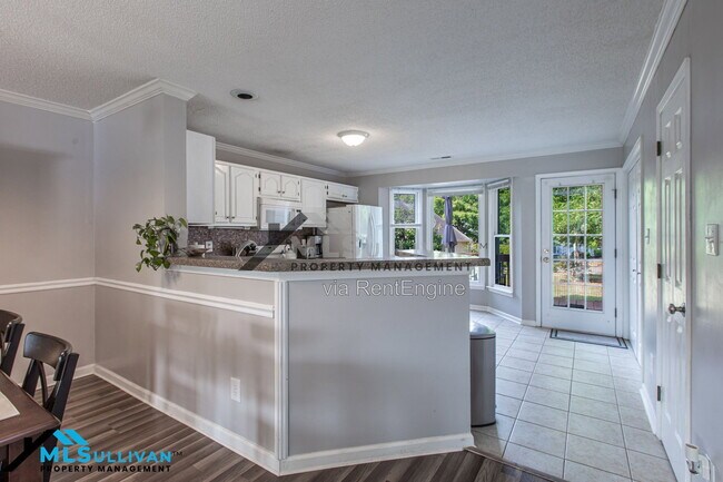 Building Photo - 208 Standish Dr