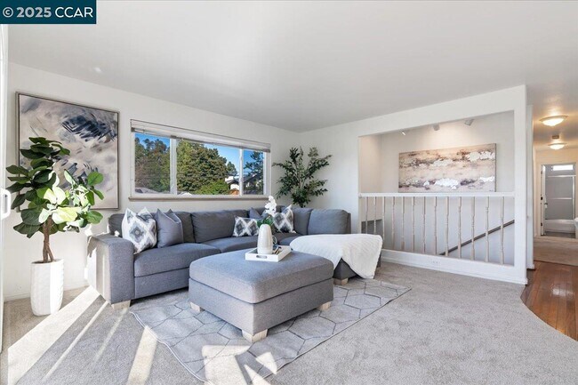 Building Photo - 207 Midway Dr