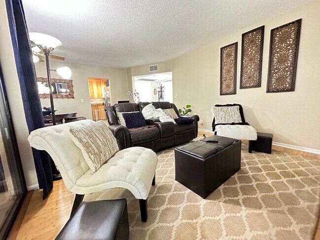 Building Photo - 4509 Carambola Cir S