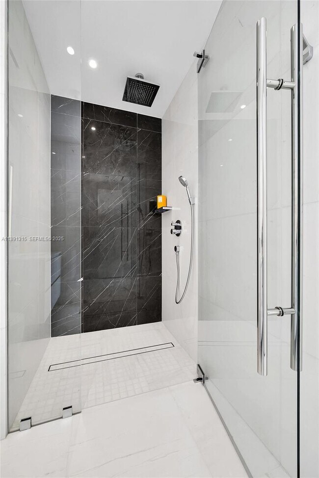 Building Photo - 300 Biscayne Blvd Way