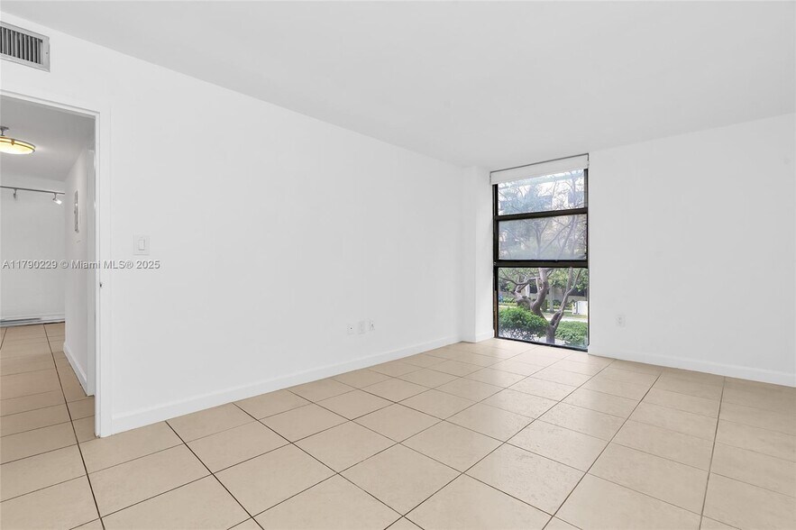Building Photo - 2501 Brickell Ave