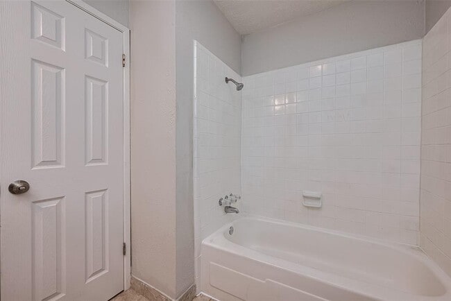 Building Photo - 3835 Cypressdale Dr
