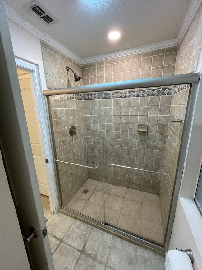 Building Photo - 900 Avenida De Leon