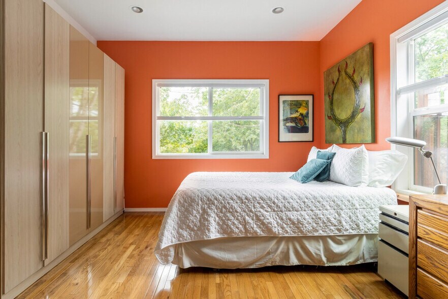 Building Photo - 938 21st Ave