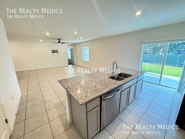 Building Photo - 320 Mariana Way