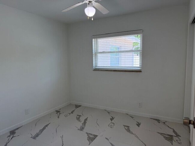 Building Photo - Easy Living with this 3 Bedroom Home on oversized fenced lot.