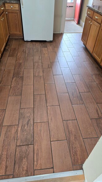 Gorgeous Updated Ceramic Flooring - 20 N Locust St