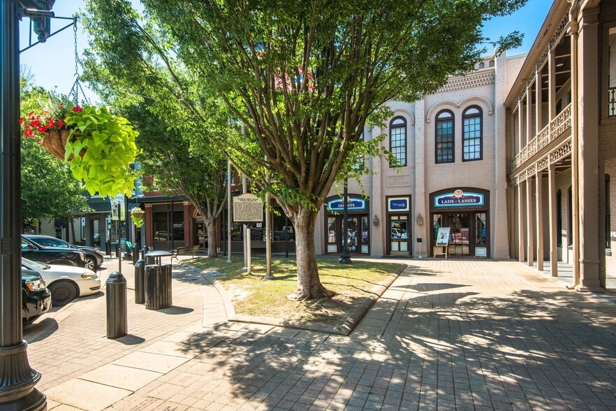 Quaint Downtown! - 1101 Downs Blvd