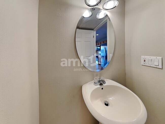 Building Photo - 1540 Sherbourne St