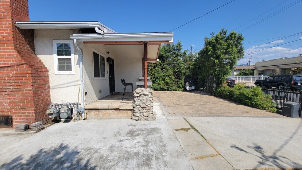 Building Photo - 1243 N Alexandria Ave