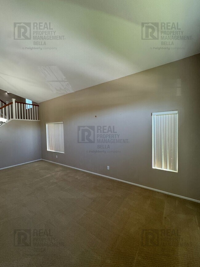 Building Photo - 4-Bedroom Home with Desirable Downstairs Bedroom & Full Bath