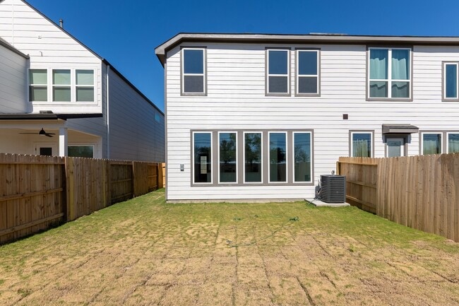 Building Photo - 2206 Diagonal Ln