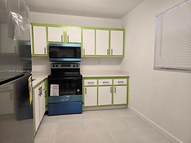Building Photo - 1810 SW 81st Ave