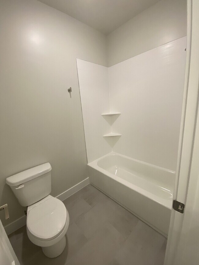 Building Photo - 4134 Baywood Dr