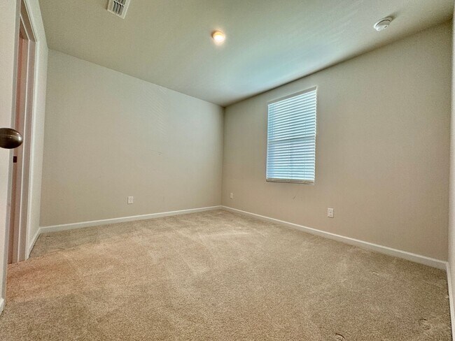 Building Photo - 4 Bedroom, 2.5 Bath Home w/ Office and 2 Car Garage