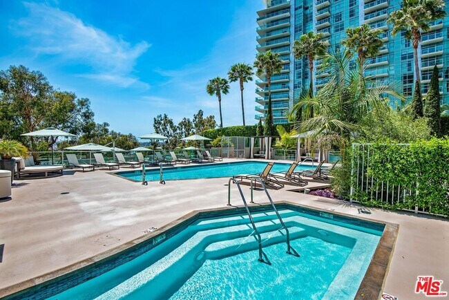 Building Photo - 13650 Marina Pointe Dr