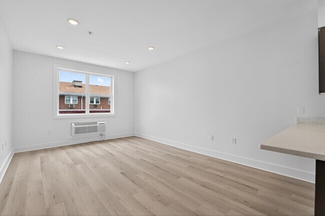 Building Photo - 43-45-45 W 32nd St