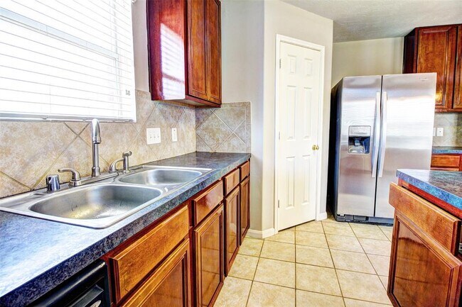 Building Photo - 17018 Midnight Sun Ln