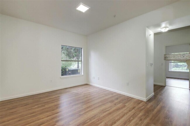 Building Photo - 2320 Gracy Farms Ln