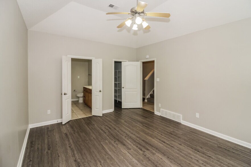 Building Photo - 10093 Woodland Hills Dr