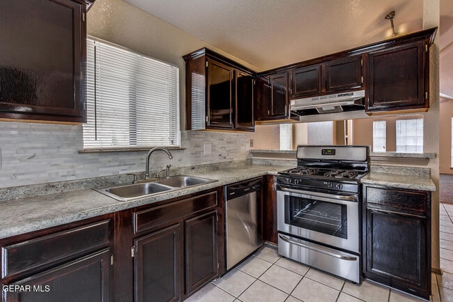 Building Photo - 4517 Loma De Cobre Dr