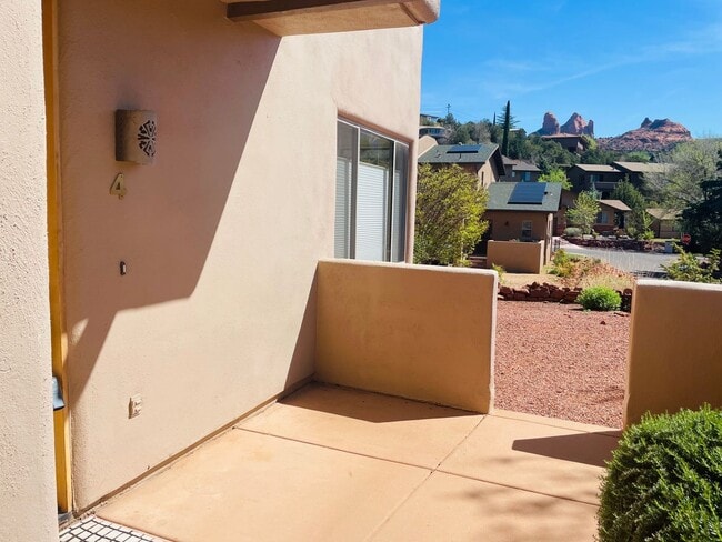 Building Photo - 520 Jordan Rd