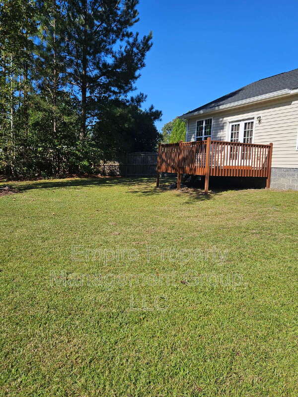 Building Photo - 13 Trillium Ct
