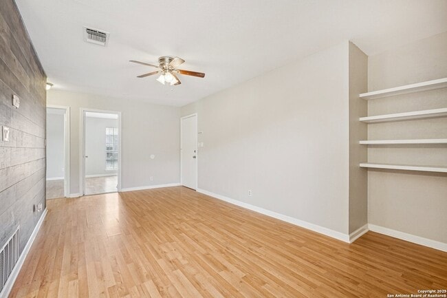 Building Photo - 10609 Starcrest Dr