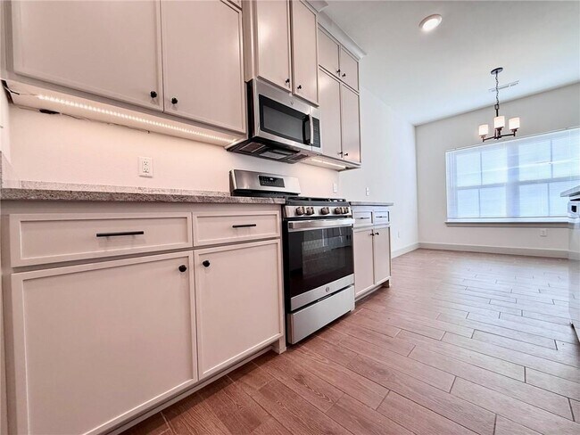 Building Photo - 1049 Parker Ln