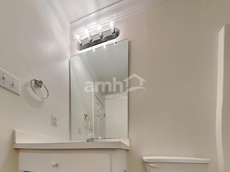 Building Photo - 4840 Forest Highland Dr