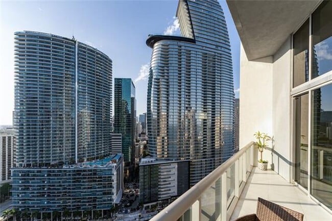 Building Photo - 465 Brickell Ave