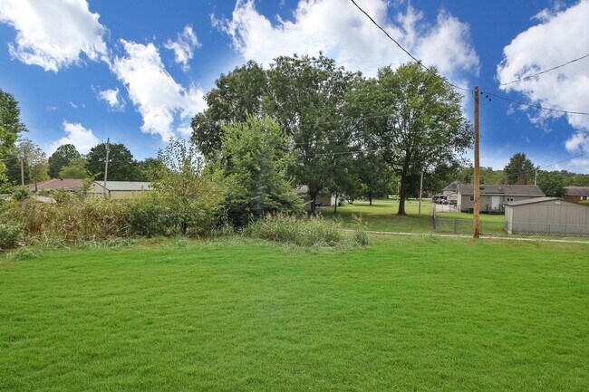 Building Photo - BRAND NEW 3 Bedroom | 2 Bathroom | 2 Car G...