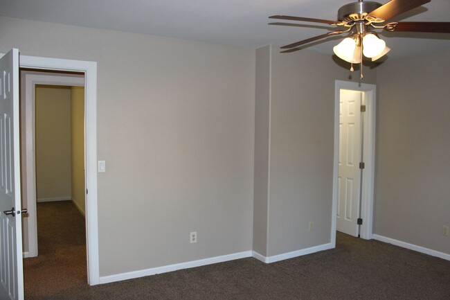 Building Photo - Three Bedroom less than one mile from the ...