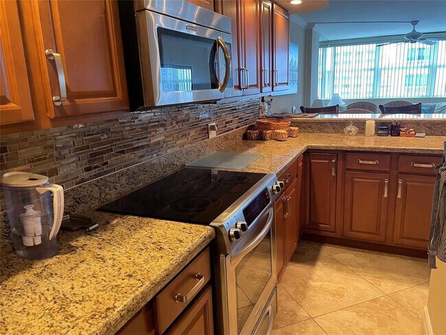 Building Photo - 209 N Fort Lauderdale Beach Blvd