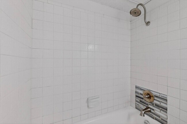 Building Photo - 2018 Warnford Pl