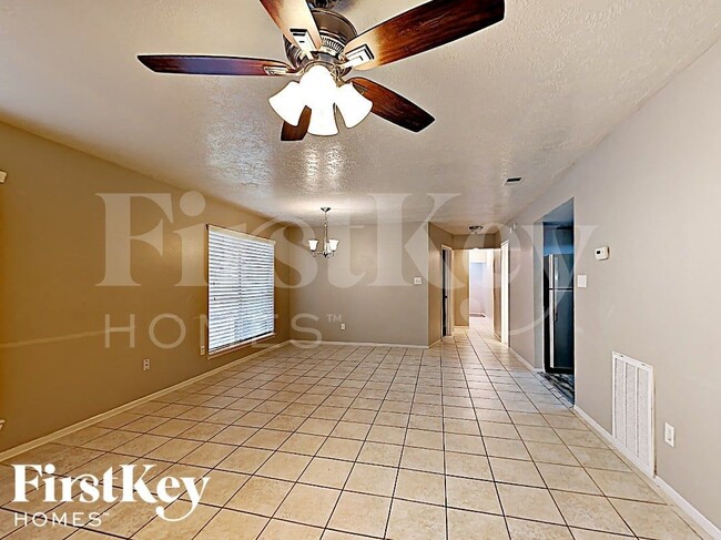 Building Photo - 2009 Tremont Ct